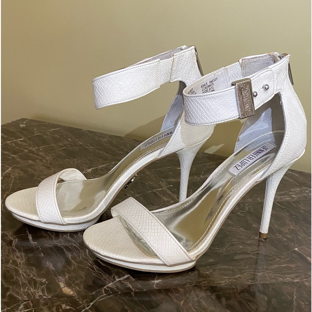 JENNIFER LOPEZ White ankle strap heels